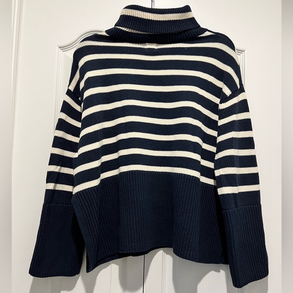 Gap 24/7 split hem turtle neck sweater - Picture 2 of 4